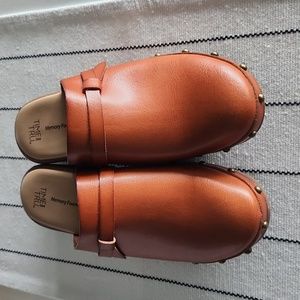 Faux Leather Studded Slip On Clogs Memory Foam, Tan. NWOT,Size 8. LABOR DAY SALE